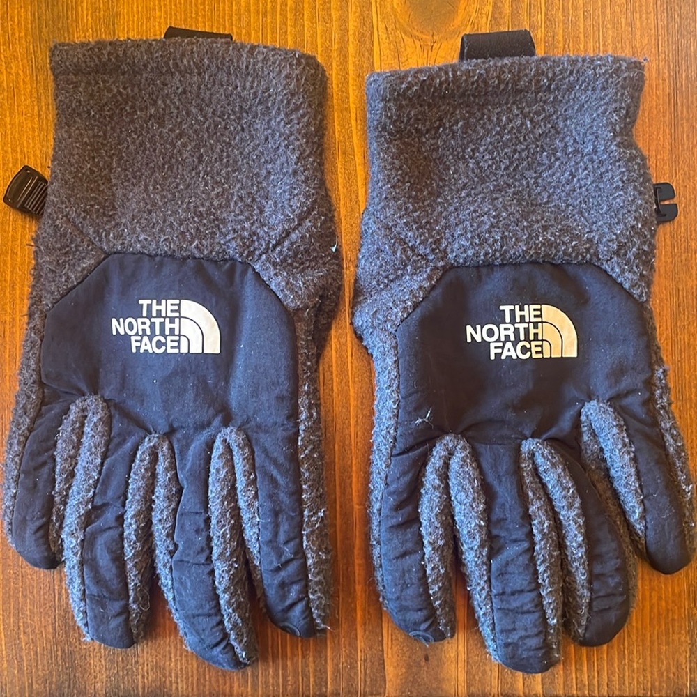 North face youth small gloves